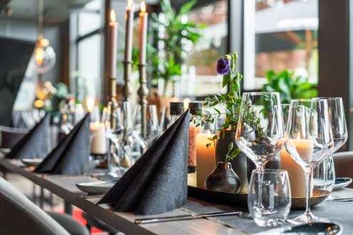 Pent pådekkede bord hos Baltzer Restaurant