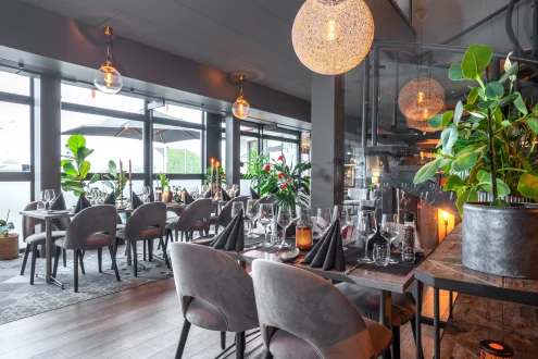 Pent pådekkede bord hos Baltzer Restaurant